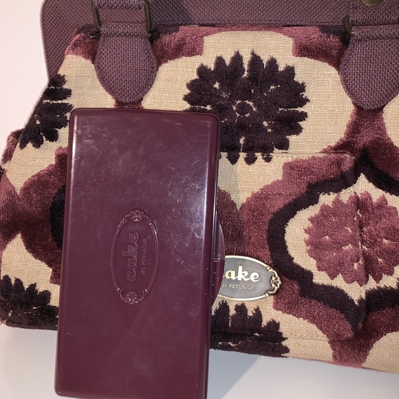 Gently Used Cake by Petunia Cosmopolitan Carryall - Picture 7 of 7